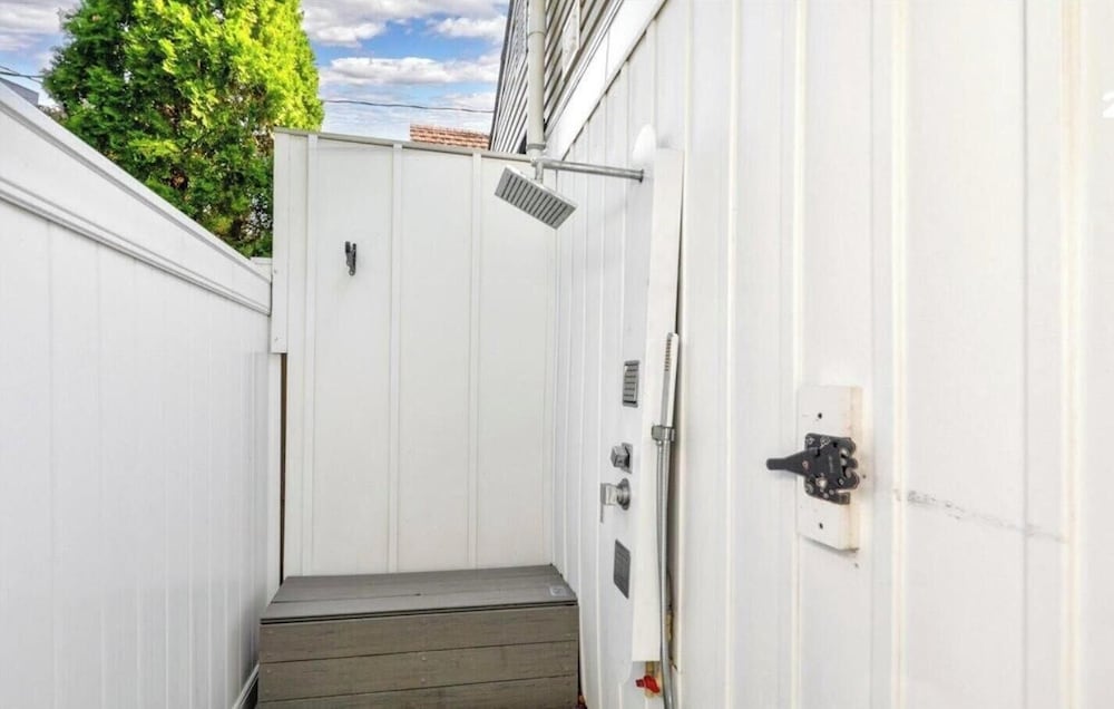 Saulsbury Street 23 #1