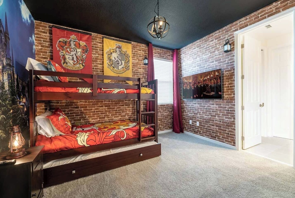 Spacious 9-bedroom Orlando vacation home