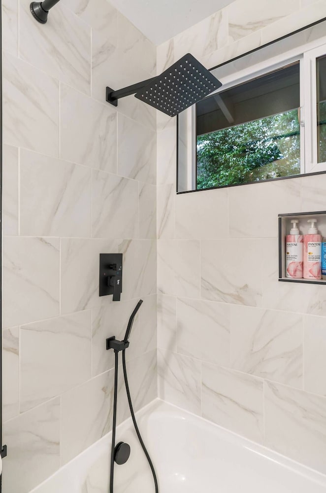 Comfortable Kirkland Home for Family & Remote Work