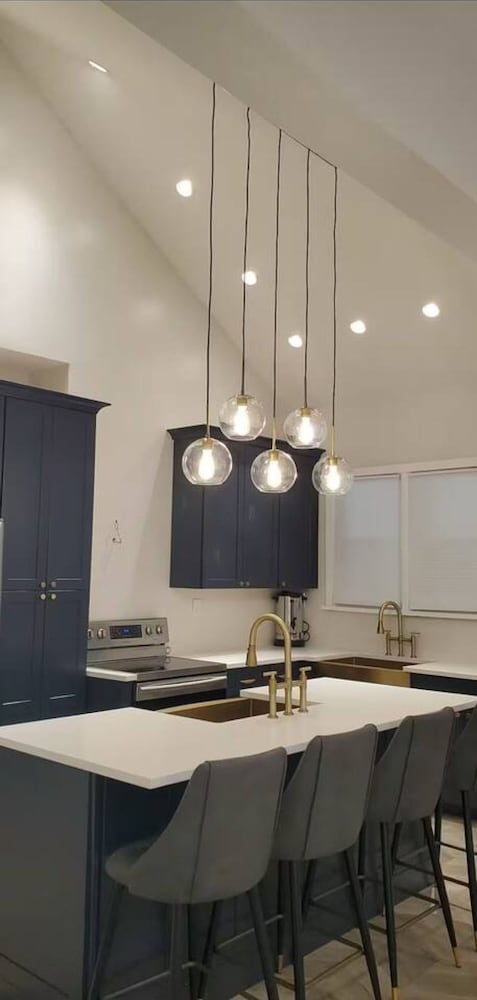 Budget-friendly Home Sleeps 16 Wifi Close to Minyan