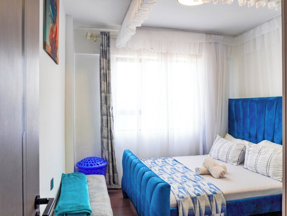 Pazoori Stays at Golden Mango Heights