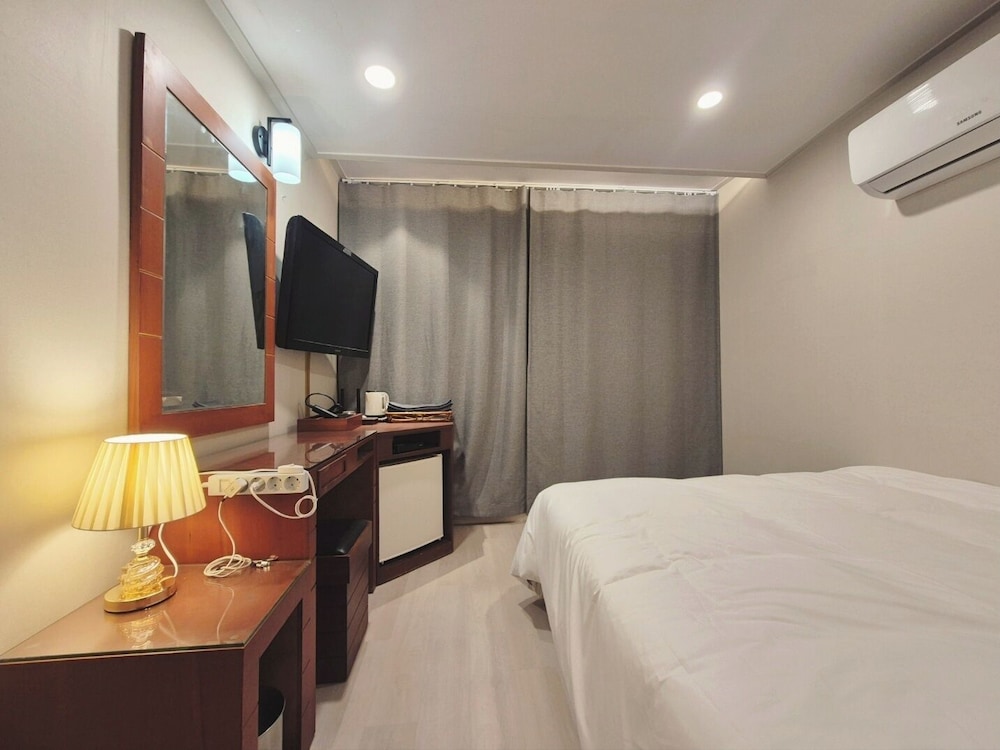 AnOn hostel