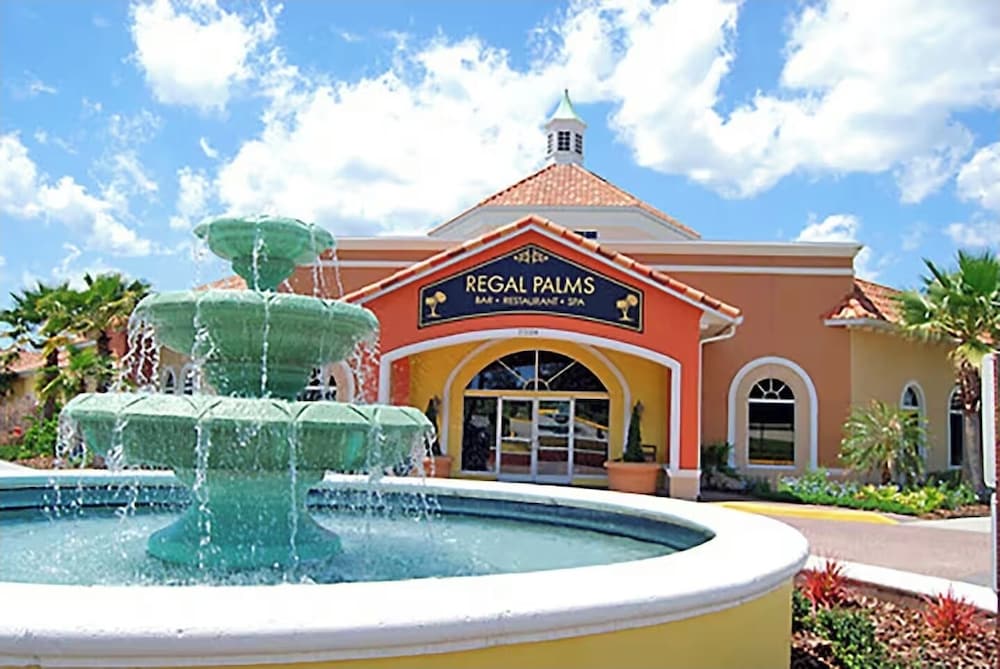 3BR Townhouse at Regal Palms: Pool & Disney Fun