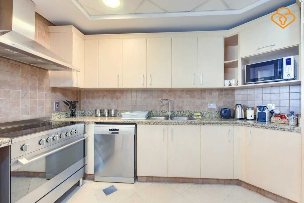 Building No. 2 Shoreline  Palm Jumeirah - Apartment 405