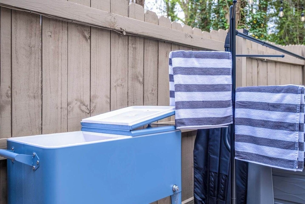 ATL Patio Paradise Pool Hottub Theater Gmrm B-ball