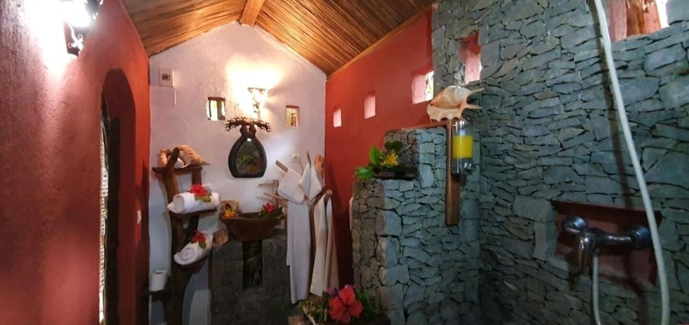 Ravoraha Ecolodge