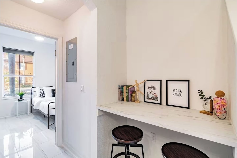 3BR Townhouse at Regal Palms: Pool & Disney Fun