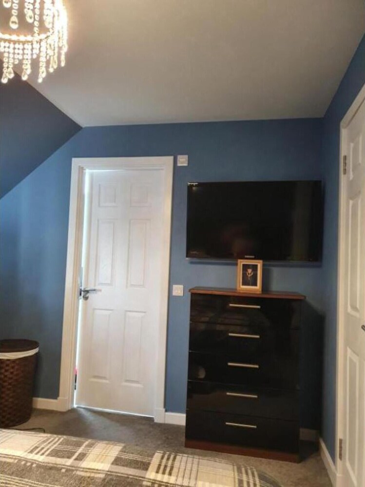 4-bed House in Elgin, Optional fee for hot tub view 3