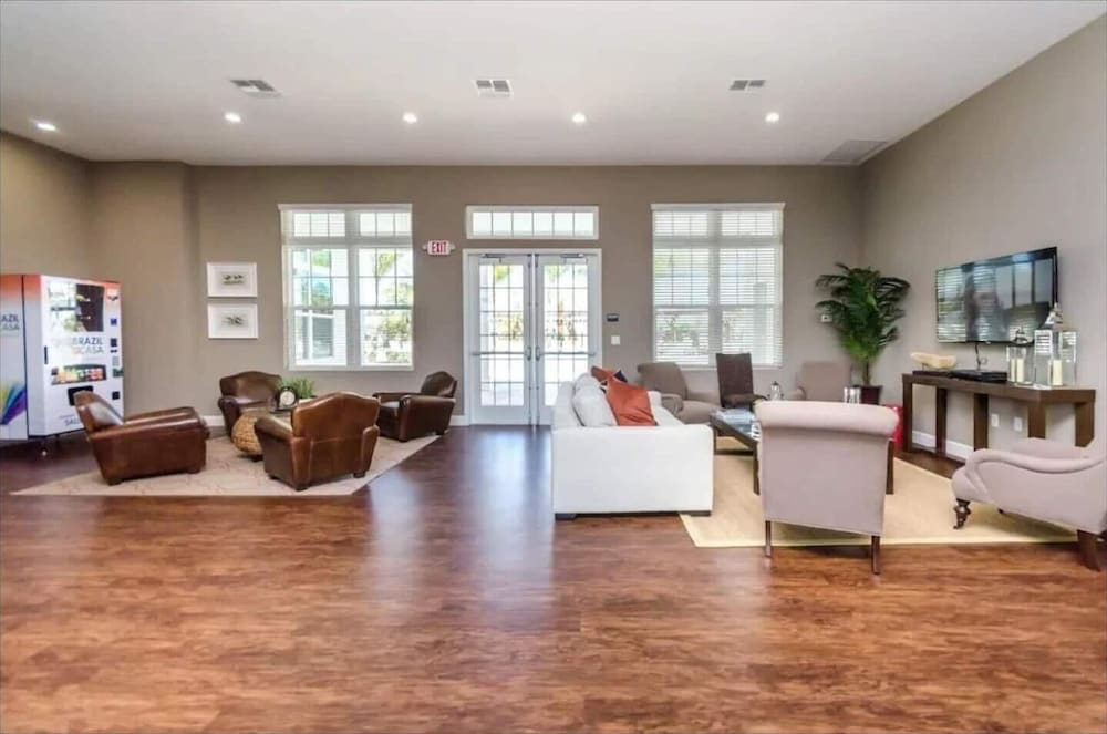 8984 SD - Serene Lucaya Retreat