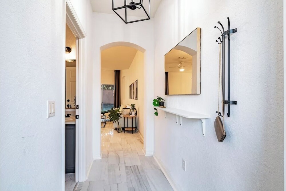 3BR Townhouse at Regal Palms: Pool & Disney Fun