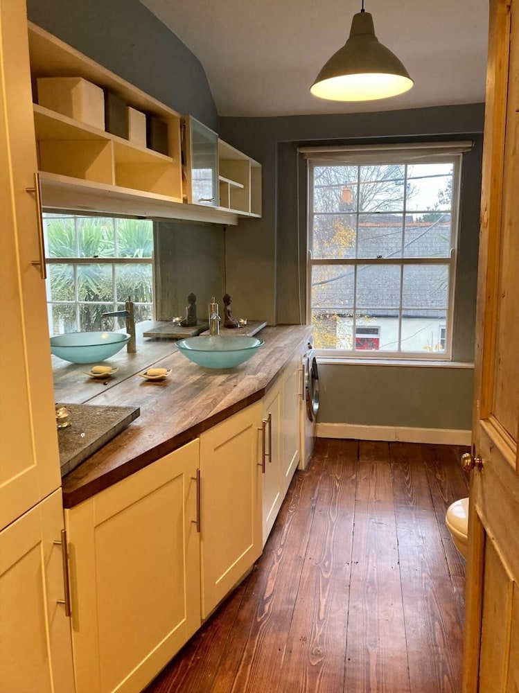 Spacious 3 Bedroom Family Home in North Strand
