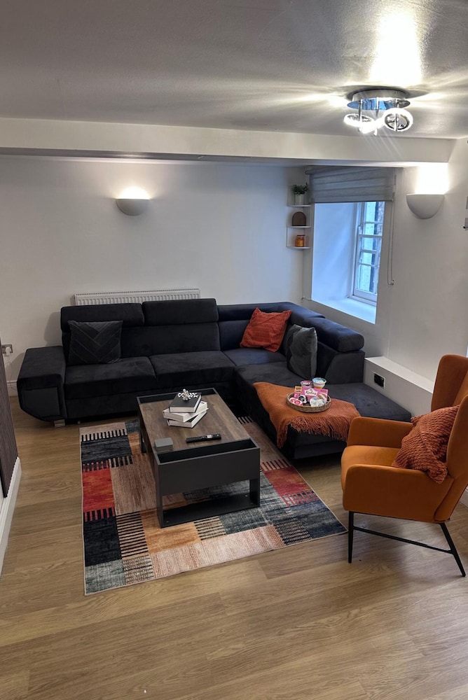Cozy London Apartment With 2 Bedrooms&free Parking
