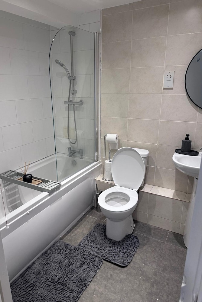 Cozy London Apartment With 2 Bedrooms&free Parking