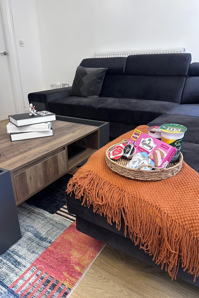 Cozy London Apartment With 2 Bedrooms&free Parking
