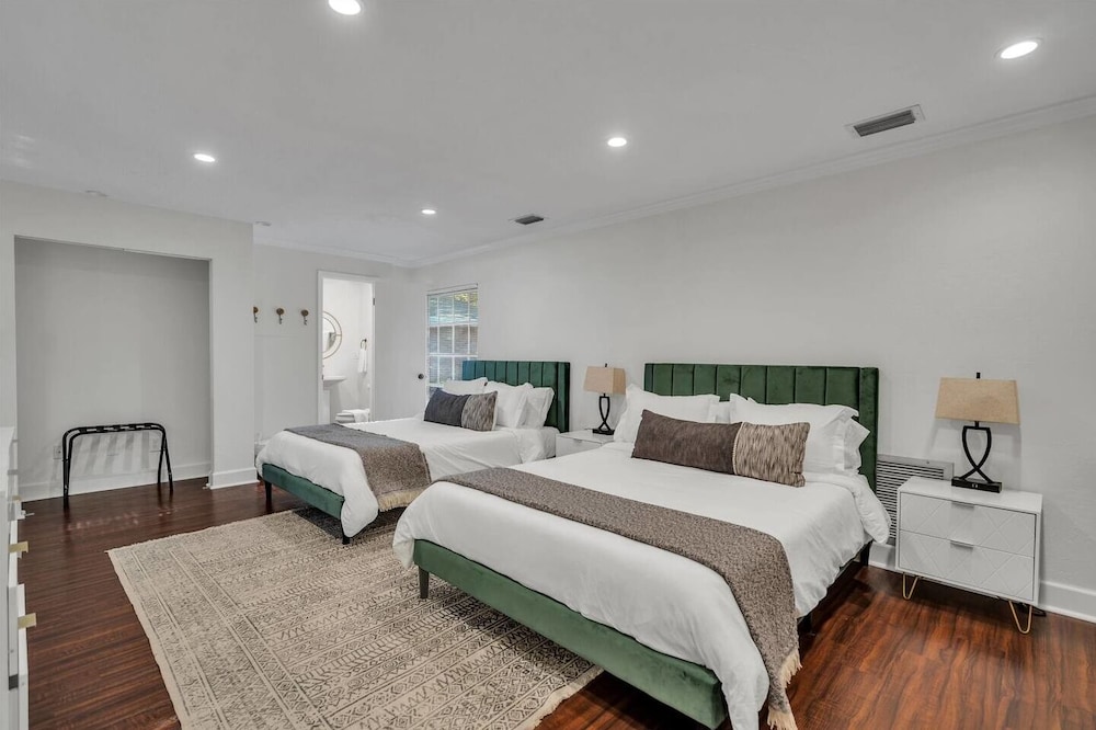 Golden Retreat: Expansive 6BR Home w Heated Pool ~