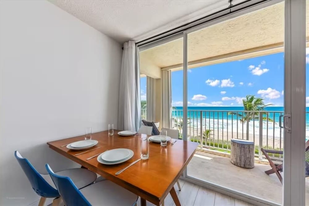 404 On Hutchinson Island