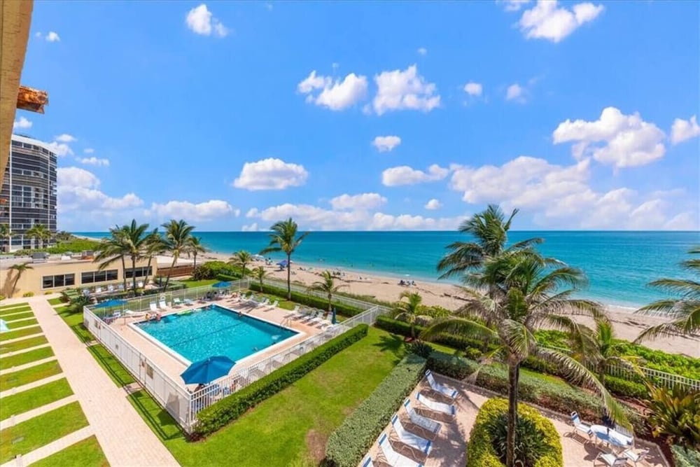 404 On Hutchinson Island