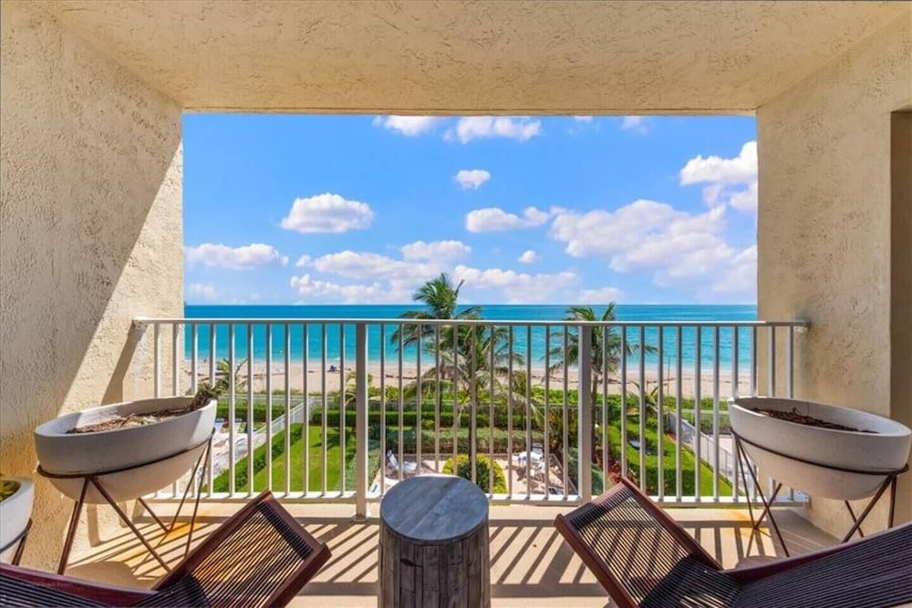 408 On Hutchinson Island