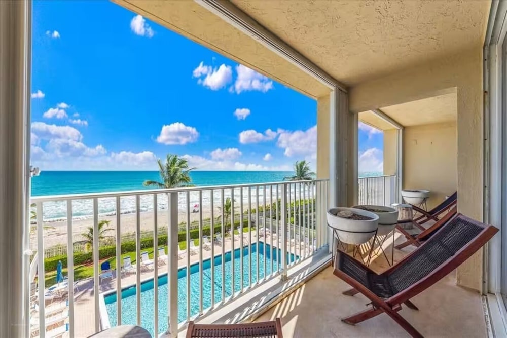 404 On Hutchinson Island