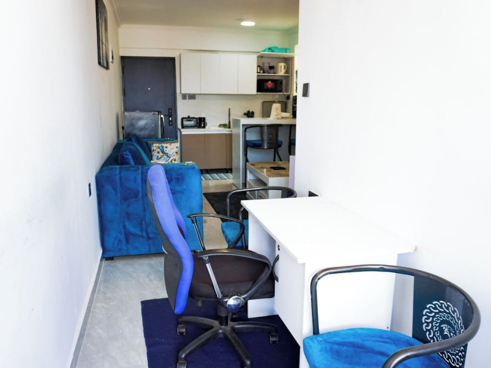 Pazoori Stays at Golden Mango Heights