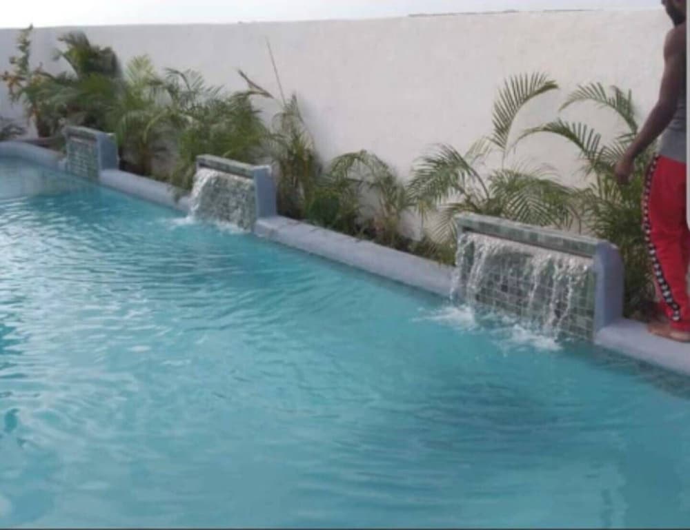 Montana Villa-ochorios-sleeps6-aircon-pool-tv-wifi