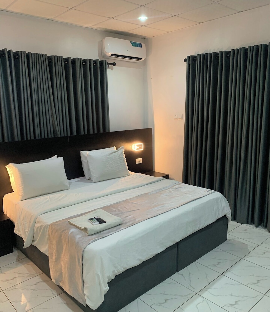 Maxx Apartments