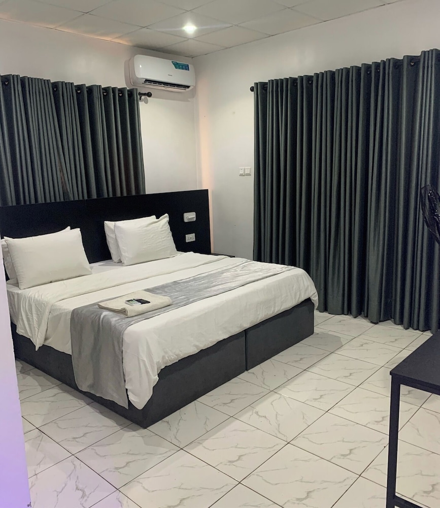 Maxx Apartments