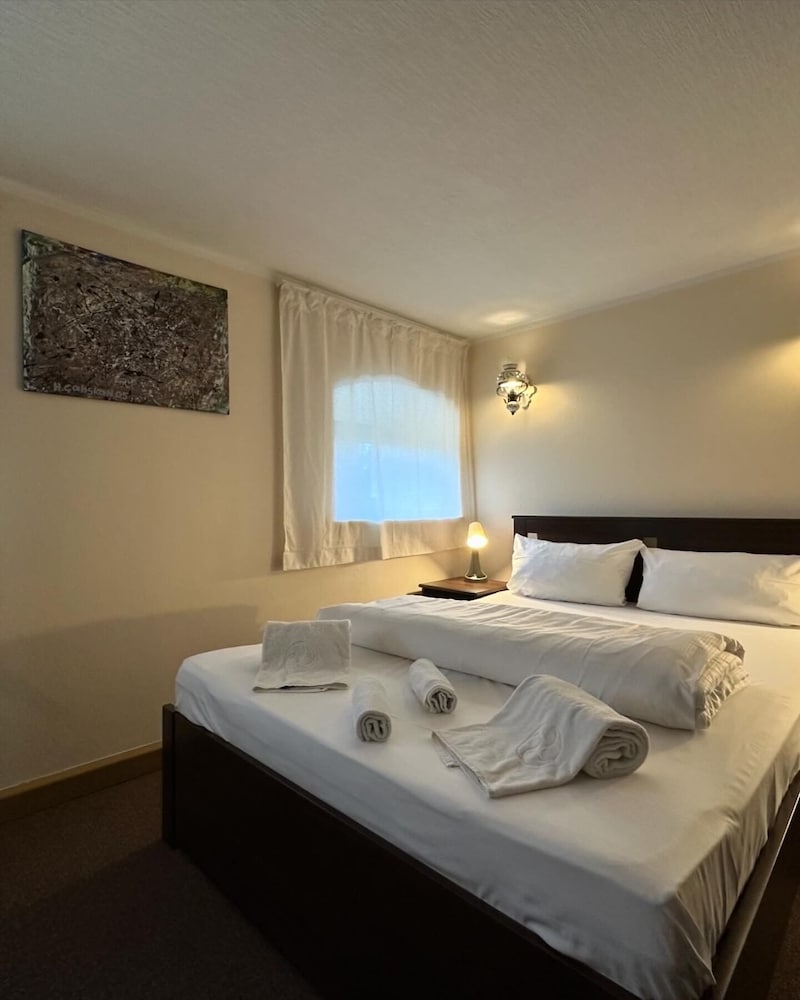 Amara-Gasthaus-Festsaal-Pension