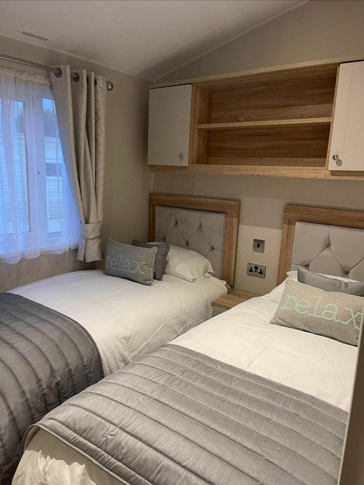 Skegness - Lodge - Sleeps 6 - Parking - Garden