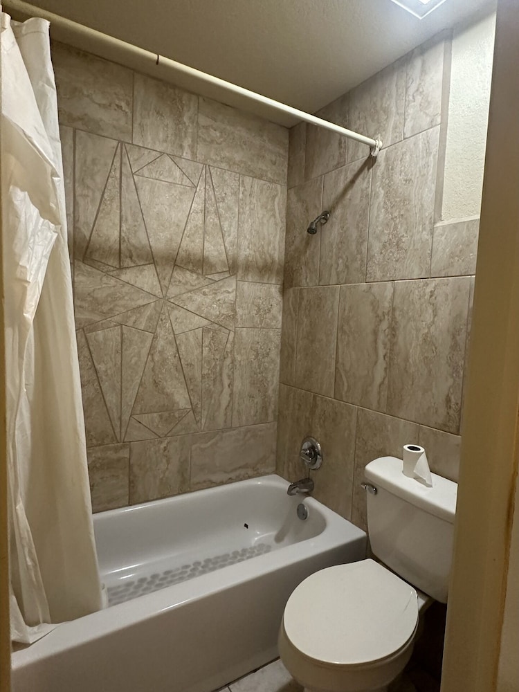 Travel Inn By OYO La Marque Texas City I-45