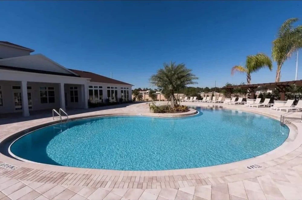 8984 SD - Serene Lucaya Retreat