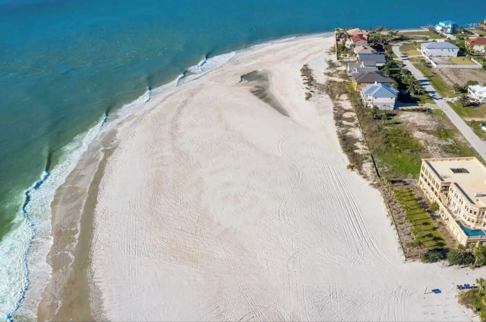 Sleeps 18! Pool, Hottub, Game Room, Blocks to Beach Vilano Villa by Avantstay