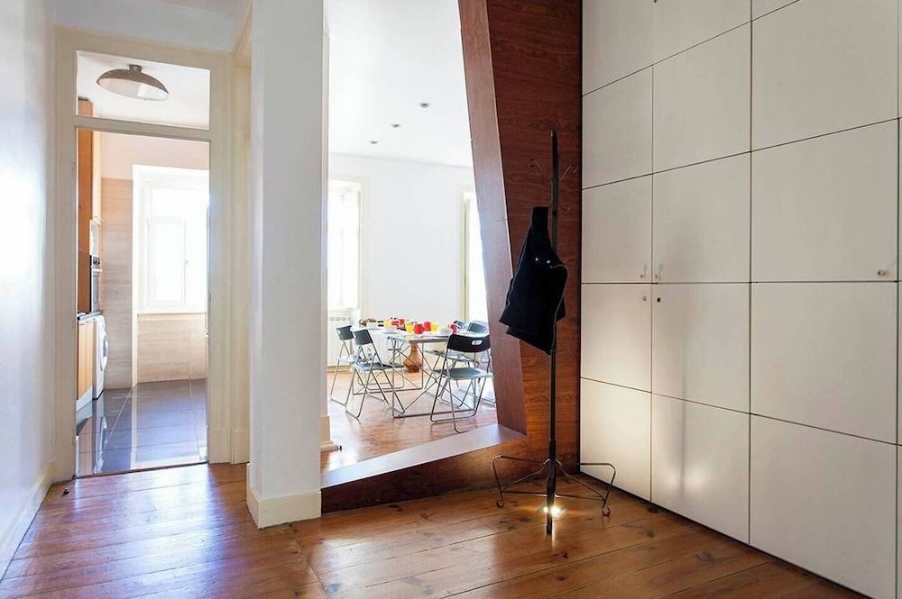 JOIVY Marvelous 3-bed home w/astonishing view&terrace, nearby St George Castle view 2