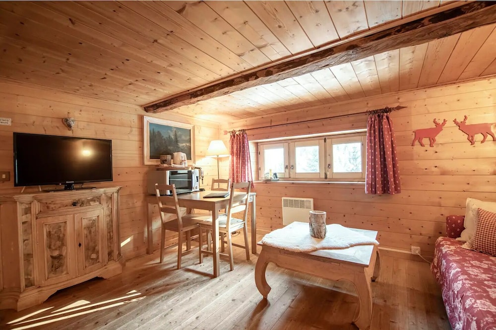 CHALET DEI FIORI - ROOM & APARTMENT view 3