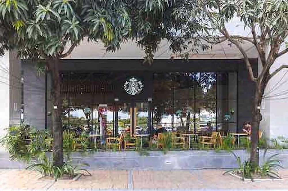 1br condo at mactan near the baech