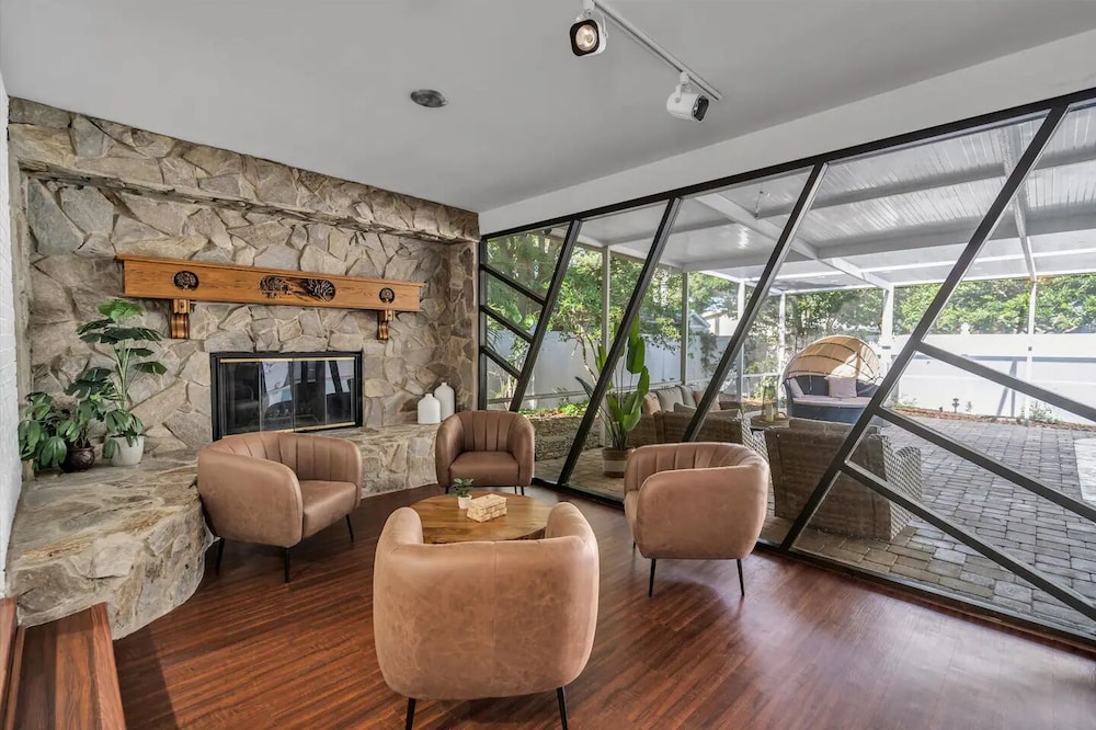 Golden Retreat: Expansive 6BR Home w Heated Pool ~