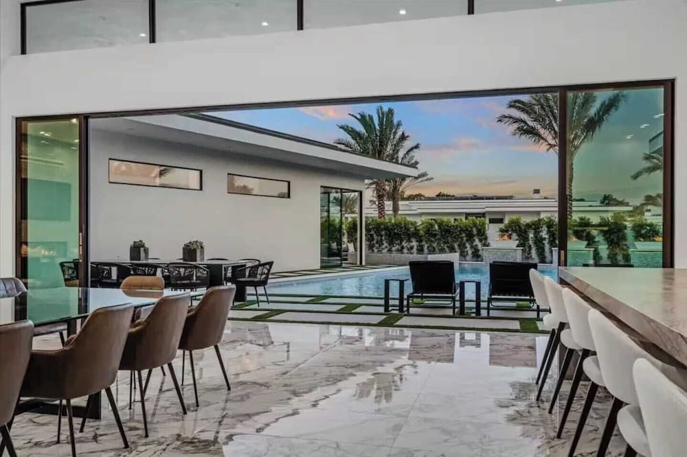 Sleeps 20 Pool & Pickleball Villa Near Golf, Dining & Fun Bravo Villa #2 by Avantstay