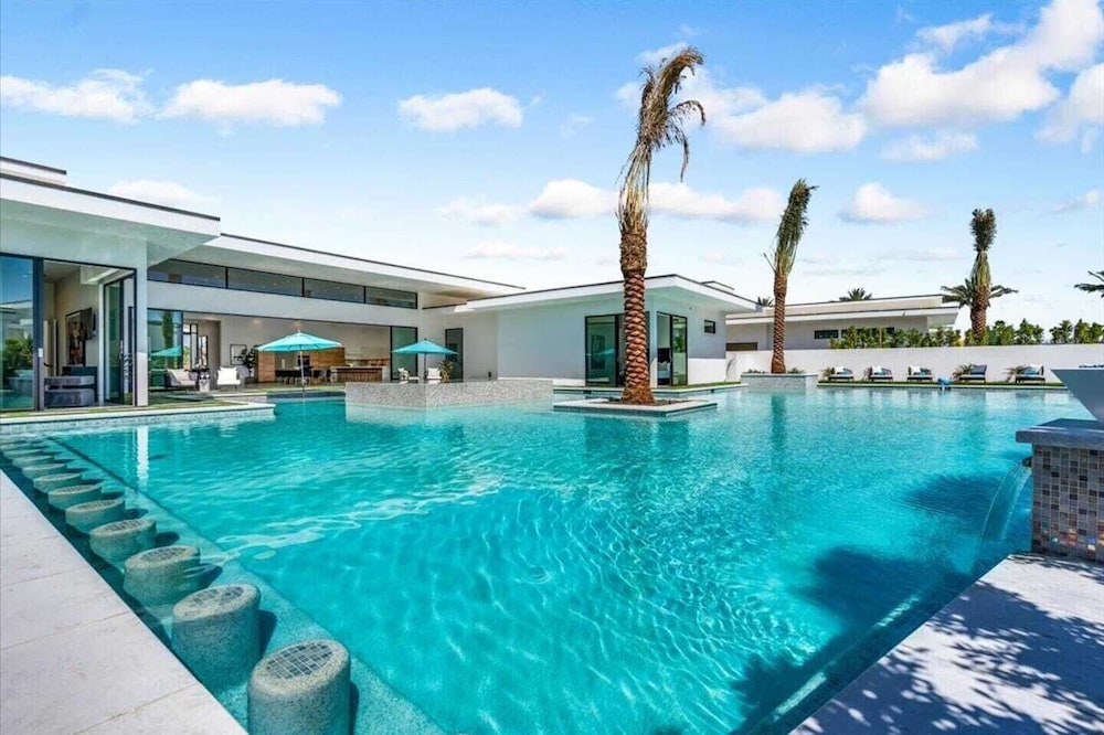 Sleeps 28 2 Luxe Villas w/ Pickleball Court Bravo Villas Dorada by Avantstay