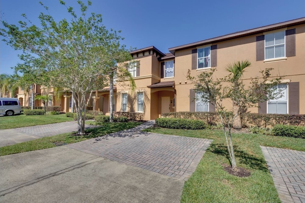 Family 4BR Home w/ Resort Pool Near Disney