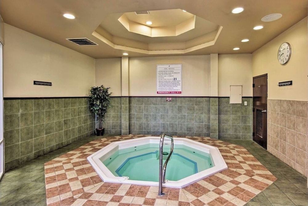 Family 4BR Home w/ Resort Pool Near Disney