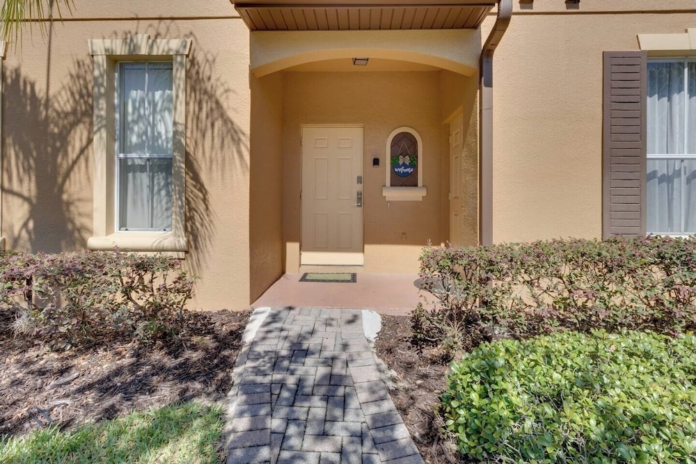 Family 4BR Home w/ Resort Pool Near Disney