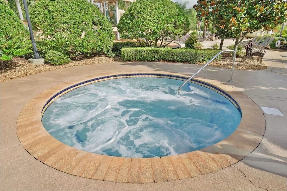 3BR Townhouse at Regal Palms: Pool & Disney Fun