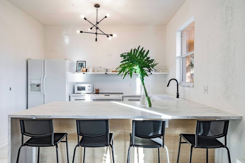 3BR Townhouse at Regal Palms: Pool & Disney Fun