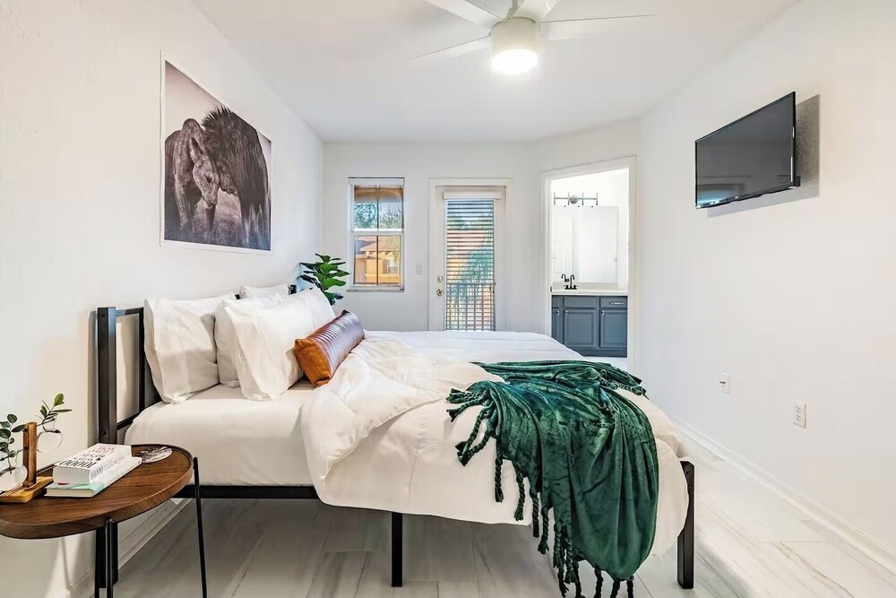3BR Townhouse at Regal Palms: Pool & Disney Fun