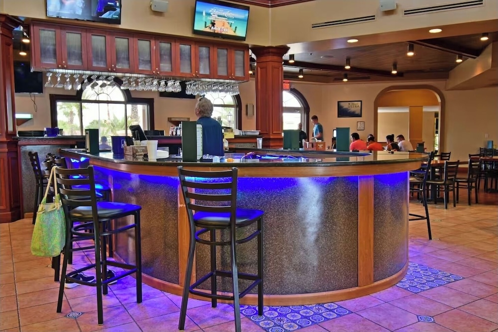 3BR Townhouse at Regal Palms: Pool & Disney Fun