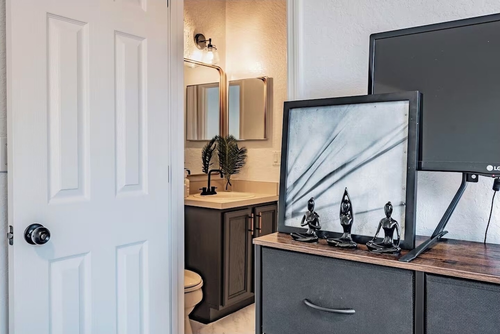 3BR Townhouse at Regal Palms: Pool & Disney Fun