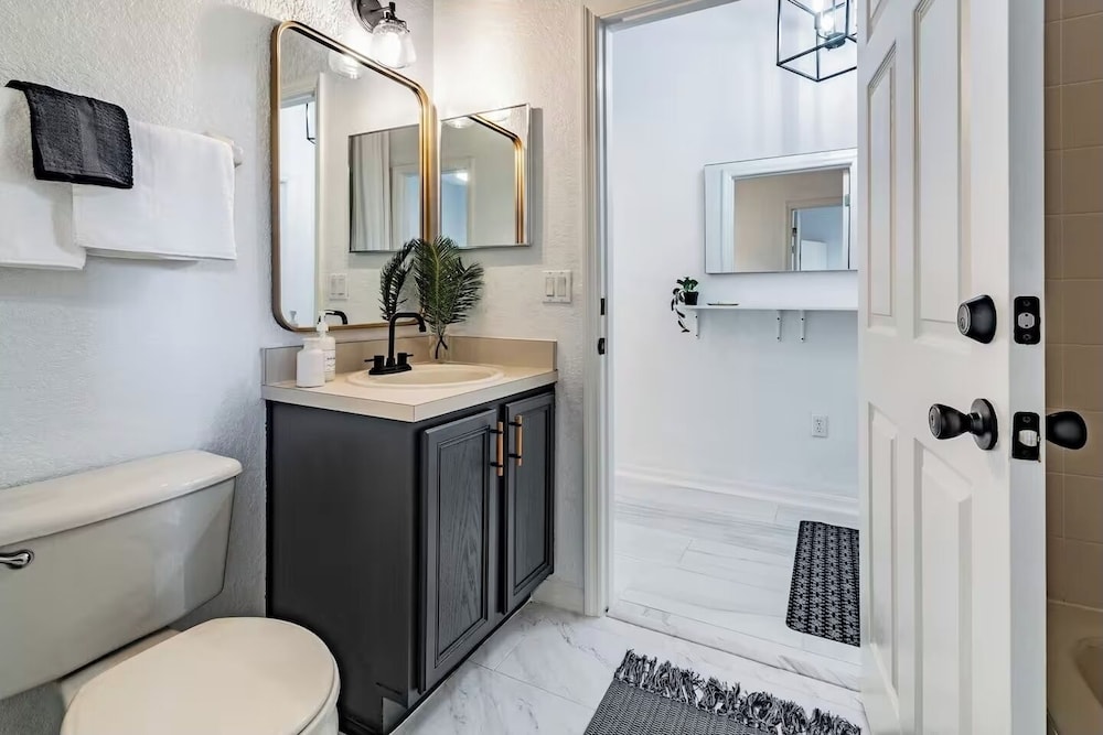 3BR Townhouse at Regal Palms: Pool & Disney Fun