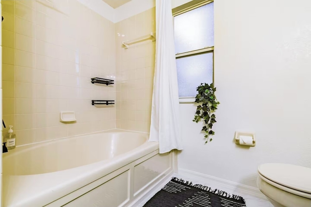 3BR Townhouse at Regal Palms: Pool & Disney Fun