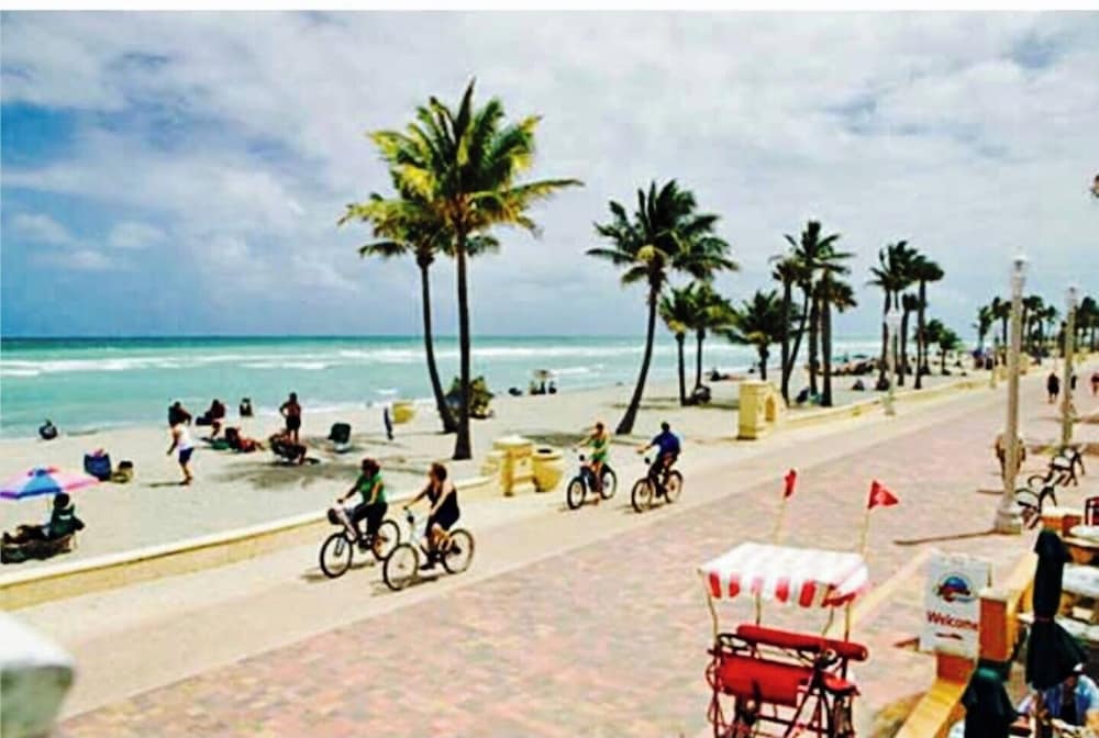 Cozy 2BR in Hollywood FL Pet Friendly