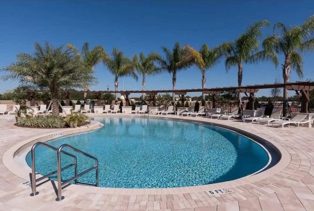 8984 SD - Serene Lucaya Retreat